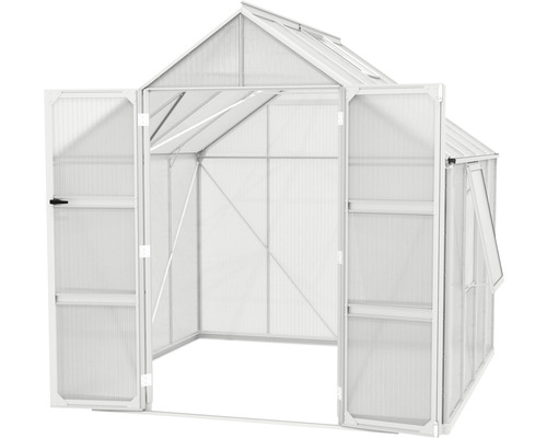 Skleník s otvorenými dverami.