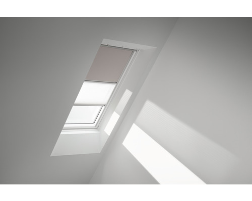 VELUX Zatemňovacia roleta na strešné okno manuálna DFD C02 4580SWL sivá Strešné okno s roletou v miestnosti