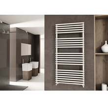 Moderná kúpeľňa s vykurovacím telesom, umývadlom a sprchou