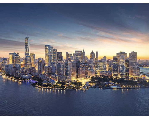 Panoráma New Yorku s mrakodrapmi a vodou