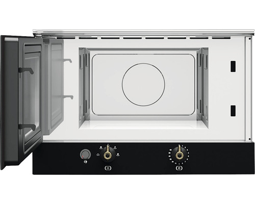 Vnútorný pohľad na otvorenú vstavanú rúru s ovládacími gombíkmi