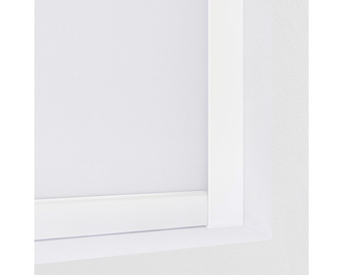 Detail bieleho okenného rámu