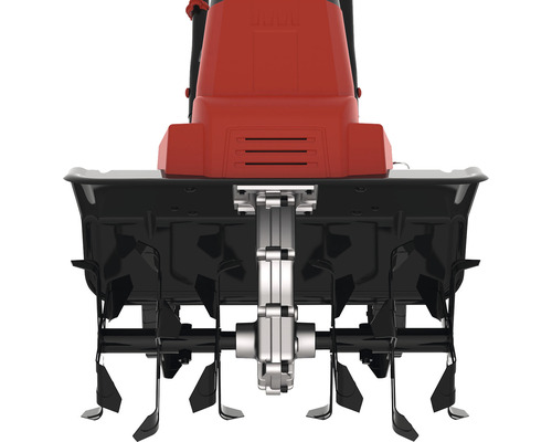 Detailný záber záhradnej frézy s frézovacími dlátami