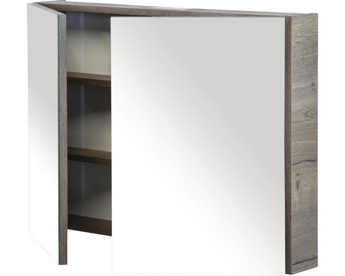 Otvorená zrkadlová skrinka s policami