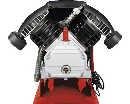 Detailný záber kompresora s piestovou jednotkou