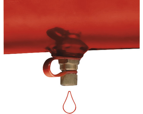 Detailný záber vypúšťacieho ventilu vody na nádrži stlačeného vzduchu s odkvapkávajúcou kondenzáciou