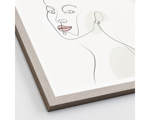 Zarámovaný portrét ženy s líniami