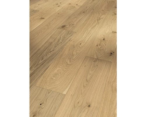 Pokládka svetlej dubovej parketovej podlahy