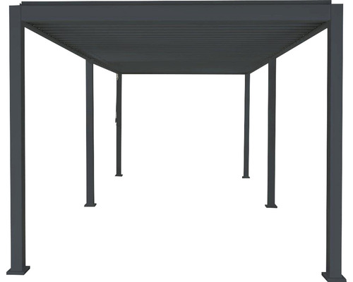 Pergola s lamelovou strechou na tienenie v záhrade