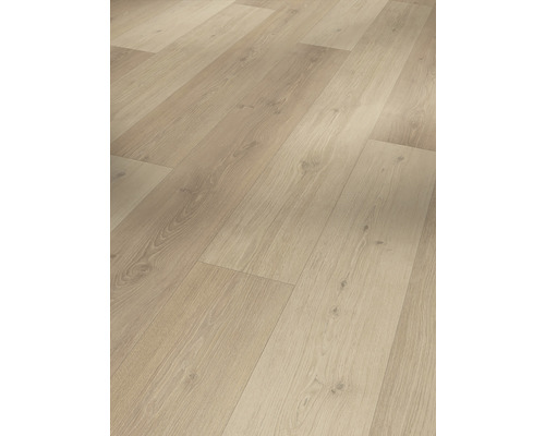 Laminátová podlaha s drevenou štruktúrou