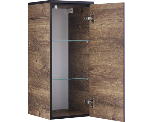 Otvorená zrkadlová skrinka s dreveným vzorom a dvoma sklenenými policami