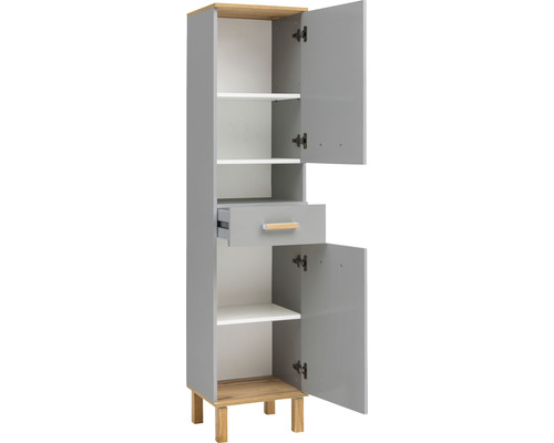 Otvorená vysoká sivá skrinka s policami a zásuvkou