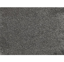 Detail šedého koberca.