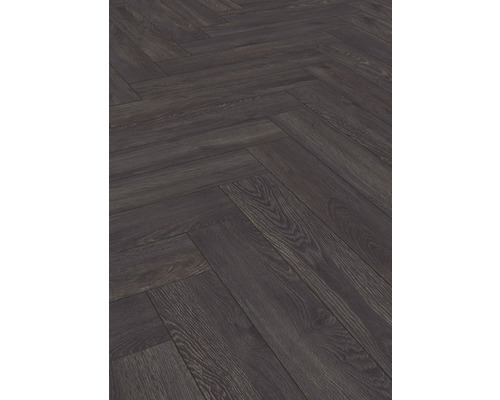 Tmavá laminátová podlaha so vzorom rybej kosti