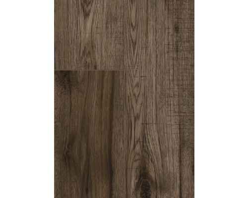 Detail hnedej laminátovej podlahy s kresbou dreva