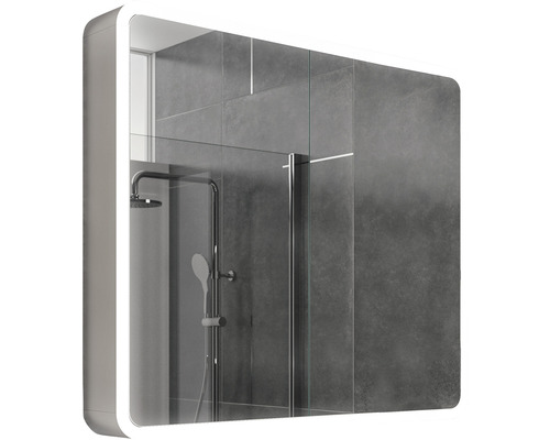 Osvetlená zrkadlová skrinka v kúpeľni so sprchou