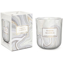 Vonná sviečka so vzorom bieleho mramoru s obalom