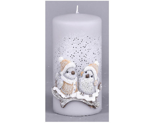 Vianočná sviečka valec VTÁČIKY Ø 7 x 14 cm sivá Dekoratívna stĺpová sviečka s motívom vtáčika na slávnostné príležitosti