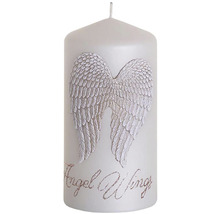 Dekoratívna stĺpová sviečka s motívom anjelských krídel