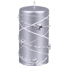 Dekoratívna stĺpová sviečka so vzorom hviezd