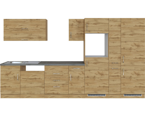 Kuchynská linka s drezom a závesnými skrinkami vo vzhľade dreva