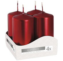 Štyri červené valcové sviečky v balení