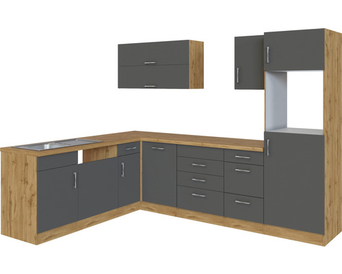 Moderná rohová kuchyňa s pracovnou doskou vo vzhľade dreva a sivými čelami skriniek.