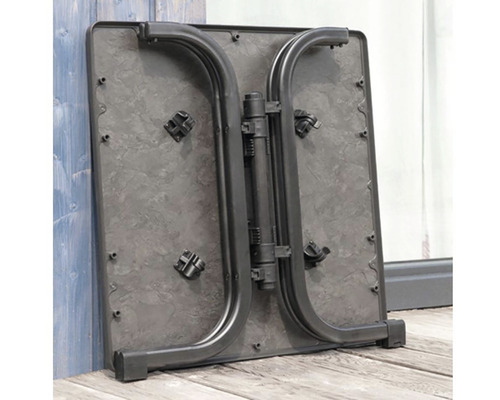 Zložený záhradný stôl s kovovým rámom