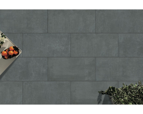 Sivé podlahové dlaždice s rastlinami a ovocím