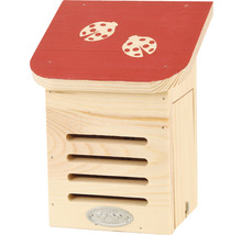 Drevený hmyzí hotel s motívom lienky na streche