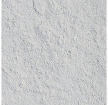 Detail bieleho kamenného povrchu s hrubou textúrou