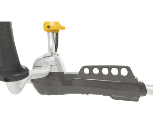 Detailný pohľad na vyžínač s rukoväťou a ochranným krytom