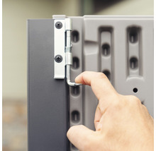 Detailný pohľad na západku skrine s ručným ovládaním