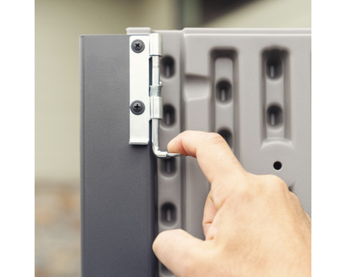 Detailný pohľad na západku skrine s ručným ovládaním