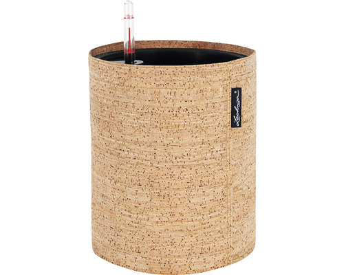 Kvetináč z korku so zavlažovacím systémom a ukazovateľom hladiny