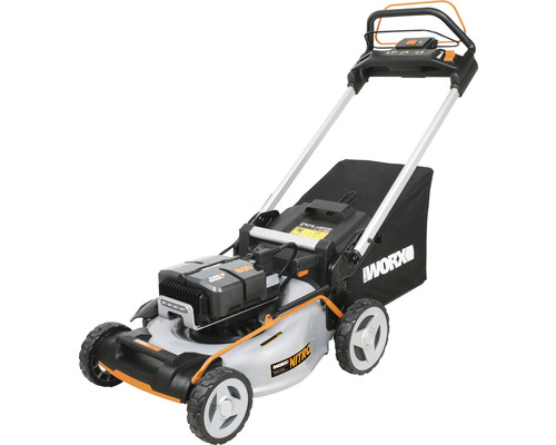 Záhradný traktor so zberným košom