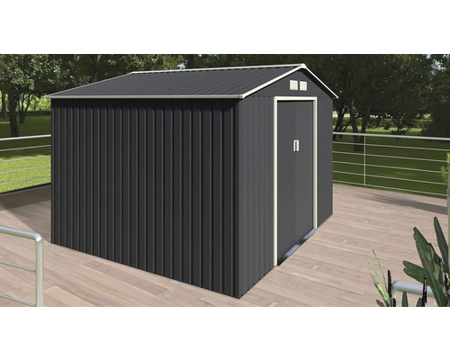 Kovový záhradný domček s dverami na terase