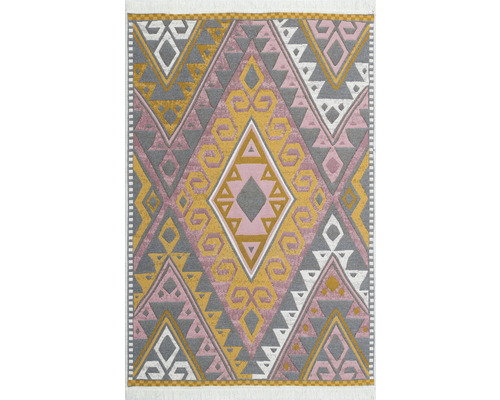 Koberec s geometrickým vzorom