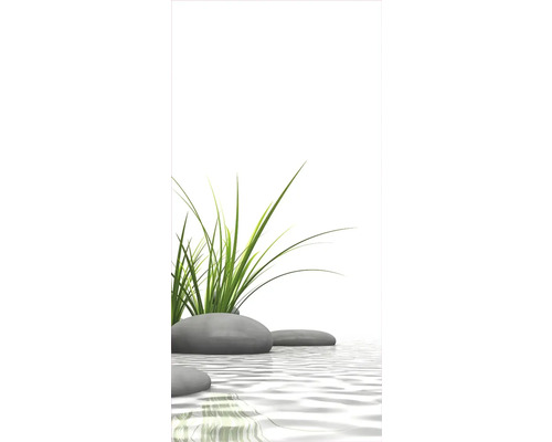 Dekoratívne aranžmán s kameňmi, vodou a trávou pre pokojnú atmosféru