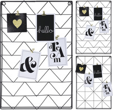 Dekoratívna mriežka z kovu s fotografiami a poznámkami