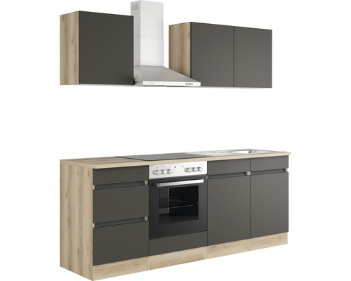 Kuchynská linka s drezom, sporákom, rúrou, digestorom a hornými skrinkami