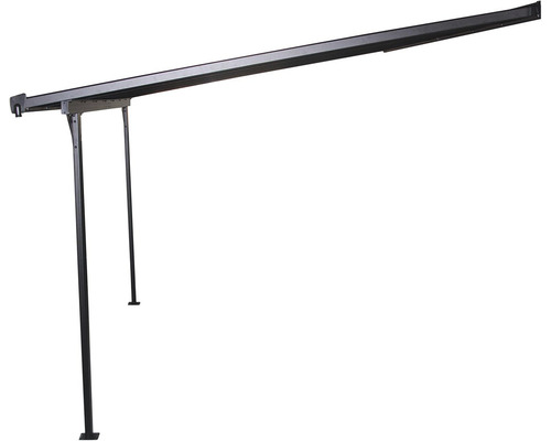 Terasa so strechou a podpornými stĺpikmi