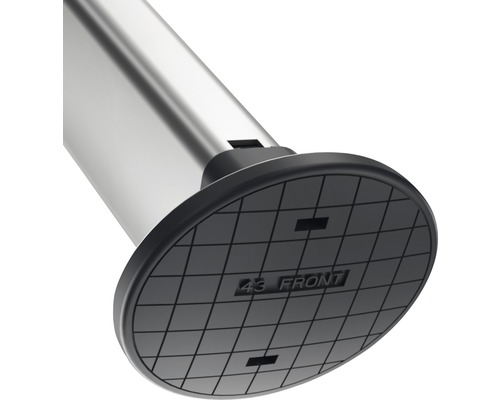 Detail striebornej tyče s čiernou pätkou