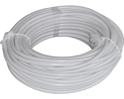 Biele plastové potrubie navinuté