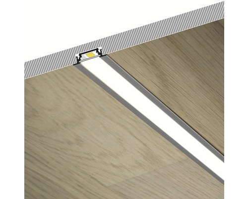 Vstavané LED svetlo v drevenej skrini pre webovú stránku Hornbach.