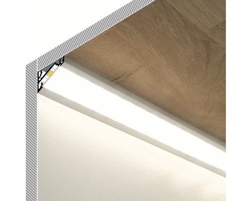 Detail LED svetla namontovaného pod skrinkou, ktoré poskytuje osvetlenie