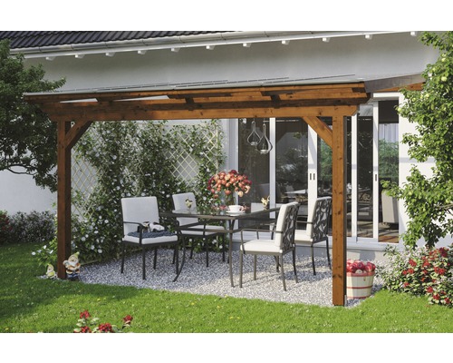 Zastrešenie terasy SKAN HOLZ Ancona 434x250 cm, orechové lepené lamelové drevo Drevená pergola so sedacou súpravou v záhrade