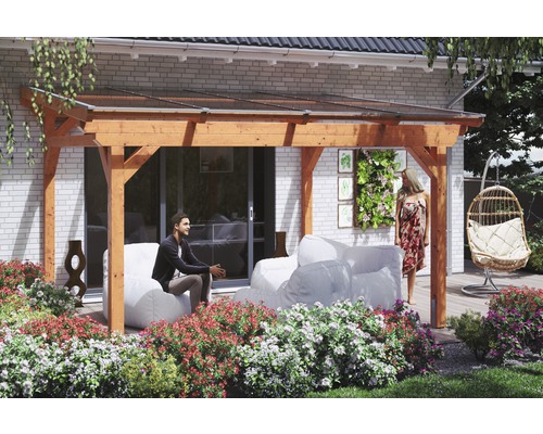 Zastrešenie terasy SKAN HOLZ Sanremo 434x400 cm, svetlý dub lepené lamelové drevo Drevená terasa so záhradným nábytkom a výsadbou