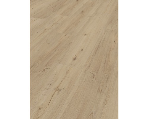 Detail svetlej laminátovej podlahy s drevenou štruktúrou