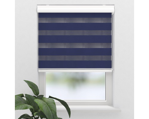 Okno s roletou so vzorom pruhov